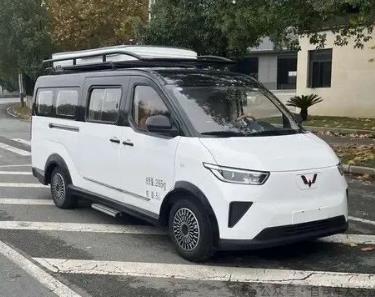 五菱新出家用露营车：这配置也太香了吧！配图