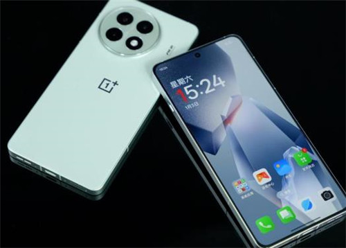 2025可以“闭眼买”的3款手机，16+512G运行快不卡！配图